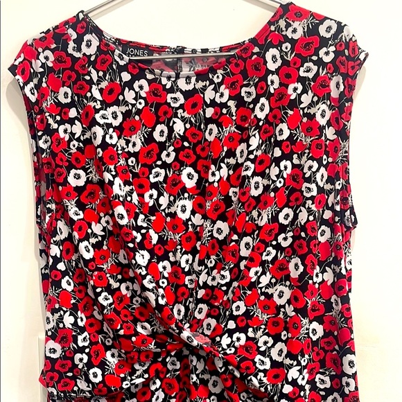 Jones New York Women's Red Floral Topp - Picture 3 of 12